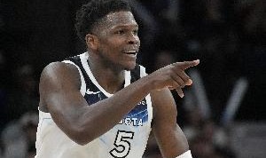 nba开盘-23岁242天！爱德华兹连续两个赛季得分2000+ 历史最年轻分卫