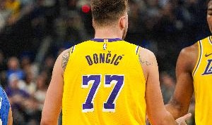 nba开盘-独行侠死忠：看到东契奇为我最讨厌的湖人效力 我既悲伤又恶心